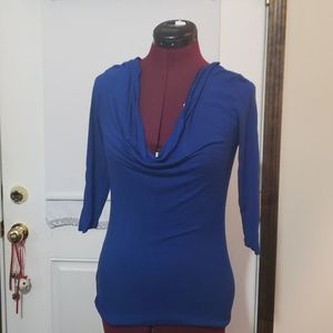 3/4 sleeve blue scoop neck shirt